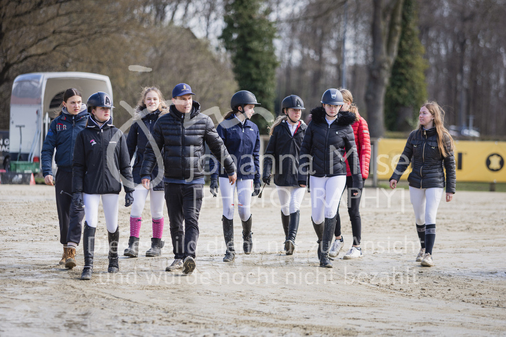 230402_MünsterHandorf_Teamspringen-501 | Deine schönsten Turniermomente als professionelle Fotos! Entdecke hochwertige Pferdesport-Fotografie im Online-Shop. Jetzt Fotos finden & bestellen!
