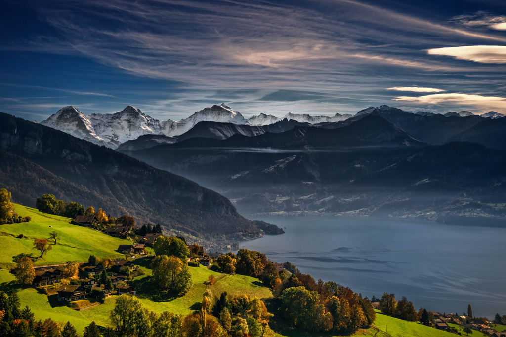 Tschingel | Aussicht von Ringoldswil über Tschingel und Thunersee zu den Berner Alpen. 
-----------------------------------------------
View from Ringoldswil over Tschingel and Lake Thun to the Bernese Alps.
-----------------------------------------------
Dieser Druck ist in einer limitierten Auflage von 5 Exemplaren erhältlich. 
This print is available in a limited edition of 5 copies. 
http://art.hess.photography/114-tschingel.html - Realisiert mit Pictrs.com