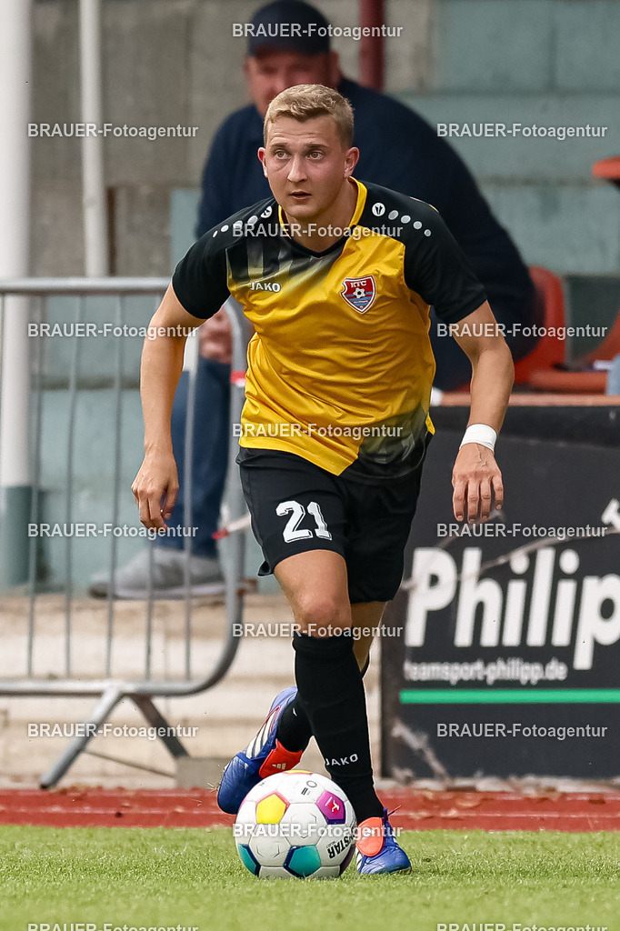 1_SVSKFC_20250726_0958.JPG -  - SV Schermbeck - KFC Uerdingen  - Testspiel | Schermbeck, Deutschland, 26.07.25: Jan Bachmann (KFC Uerdingen) in Aktion, am Ball, Einzelaktion während des Testspiel Spiels zwischen SV Schermbeck - KFC Uerdingen  in der Volksbank Arena am 26. July 2025 in Schermbeck, Deutschland. (Foto von Stefan Brauer/Brauer-Fotoagentur)
