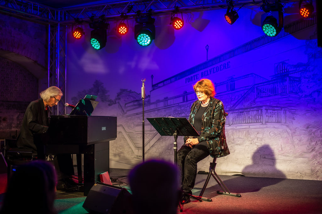 Uschi Brüning | Uschi Brüning im Forte Belvedere Leisnig zum Festival Hallo Leisnig 2022. - Realisiert mit Pictrs.com