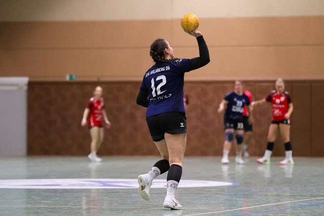 Handball I Damen I Saison 2025-2026 I Verbandsliga Süd I HSG Kalkberg 06 - MTV Dänischenhagen I 14.12.2025.17 | Juliane Steffens (12, HSG Kalkberg 06) - Realisiert mit Pictrs.com