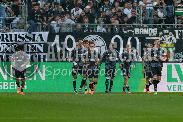 Borussia Mönchengladbach vs Eintracht Frankfurt - Bundesliga  | Mönchengladbach, Deutschland, 27.09.25:   Ansgar Knauff (Eintracht Frankfurt) Torjubel, jubelt mit seiner Mannschaft nach dem Treffer zum 0:2 waehrend des Spiels der Bundesliga zwischen Borussia Mönchengladbach vs Eintracht Frankfurt im Stadion im Borussia Park(Foto von Brauer-Fotoagentur / Adrian Schlueter)