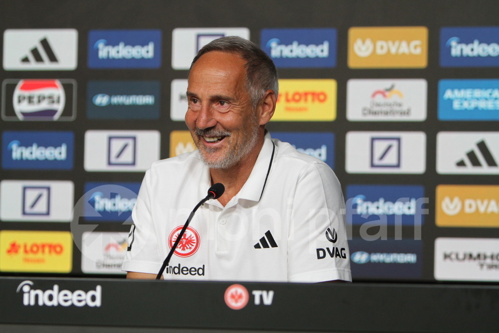 Adi Hütter * Trainer Eintracht Frankfurt kam zu spät zur PK | Online-Shop | monipfaff.de - Realisiert mit Pictrs.com