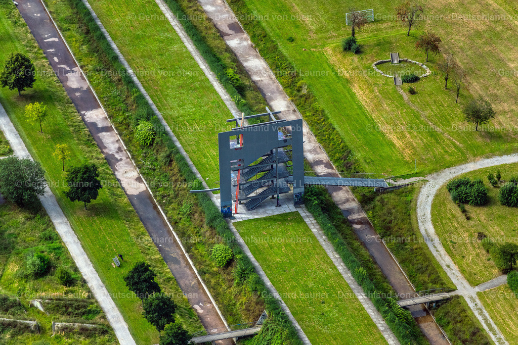 4050176 | OBERHAUSEN 25.08.2021 Parkanlage OLGA-Park auf dem Gelände der ehemaligen Zeche " Osterfeld " in Oberhausen im Bundesland Nordrhein-Westfalen, Deutschland. // Park OLGA-Park on the site of the former coal mine "Osterfeld" in Oberhausen in the state of North Rhine-Westphalia, Germany. Foto: Gerhard Launer