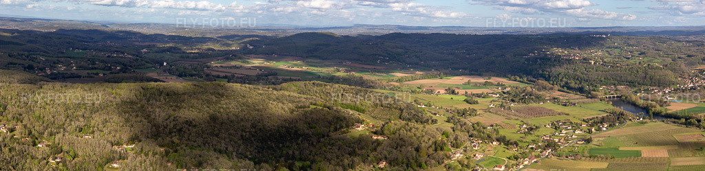 Vue aérienne: Panorama du Périgord à La Roque-Gageac dans le département Dordogne, France. Photo: IMG_113418-Pano.jpg prise le 16/04/2019 par Werner Riehm/FLY-FOTO.eu – Résolution de l'original: 13563 x 3302 px