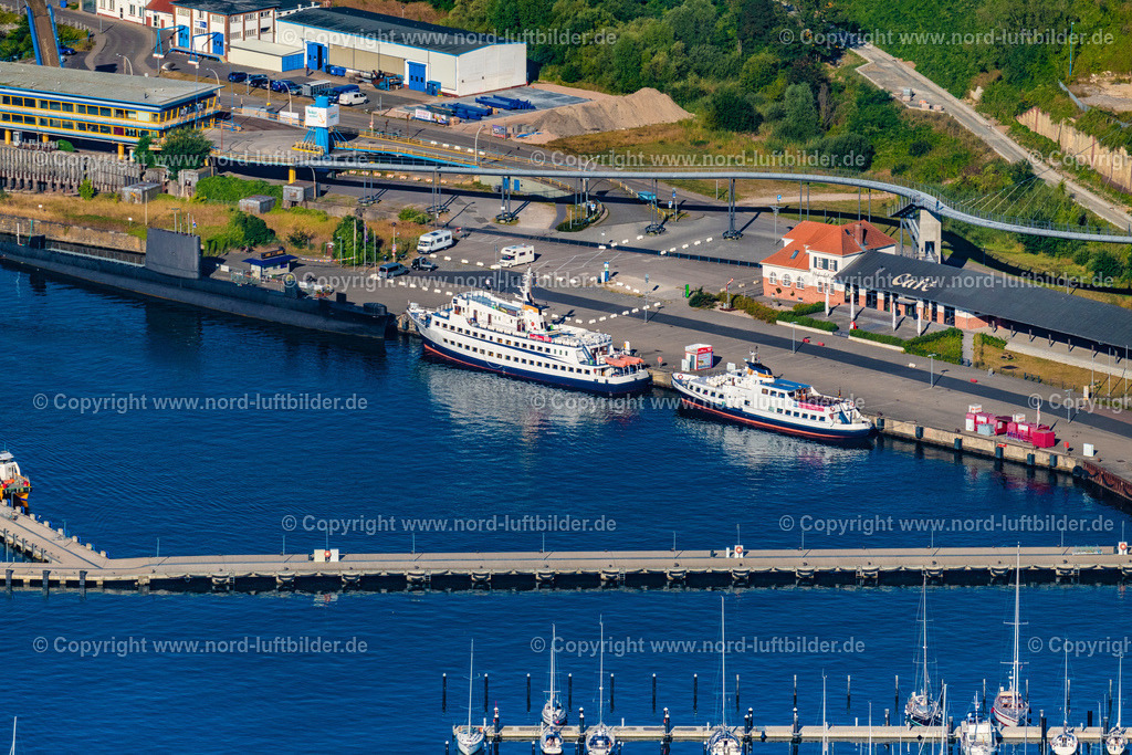 Sassnitz_Hafen_ELS_4523100822 | SASSNITZ 10.08.2022 Hafenanlagen des Stadthafen Sassnitz an der Meeres- Küste der Ostsee in Sassnitz an der Ostseeküste im Bundesland Mecklenburg-Vorpommern. Weiterführende Informationen bei: Hafenbetriebs- und Entwicklungsgesellschaft mbH Sassnitz. // Port facilities on the seashore of the Baltic Sea in Sassnitz at the baltic coast in the state Mecklenburg - Western Pomerania. Further information at: Hafenbetriebs- und Entwicklungsgesellschaft mbH Sassnitz. Foto: Martin Elsen