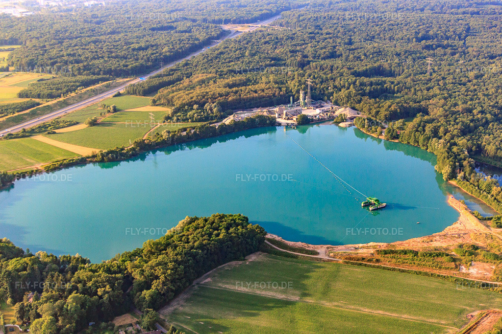 Luftbild: Waltersweier Baggersee im Gottwald mit Hermann Uhl KG im Ortsteil Weier in Offenburg im Bundesland Baden-Württemberg in Deutschland. Foto: IMG_68066.jpg vom 19.06.2014 durch Werner Riehm/FLY-FOTO.deUHL | Pflastersteine & Terassenplatten aus der Region Ortenau » UHL