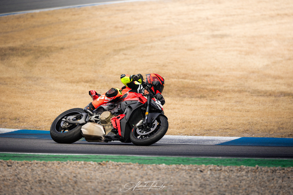 Ducati Trackday Hockenheimring 2026 | Entdecken Sie die faszinierende Welt von Alexander Tschuncky Arts: Kreative Fotografie, atemberaubende Automobilkunst und hochwertiger Bilderdruck. Lassen Sie sich inspirieren! - Realisiert mit Pictrs.com