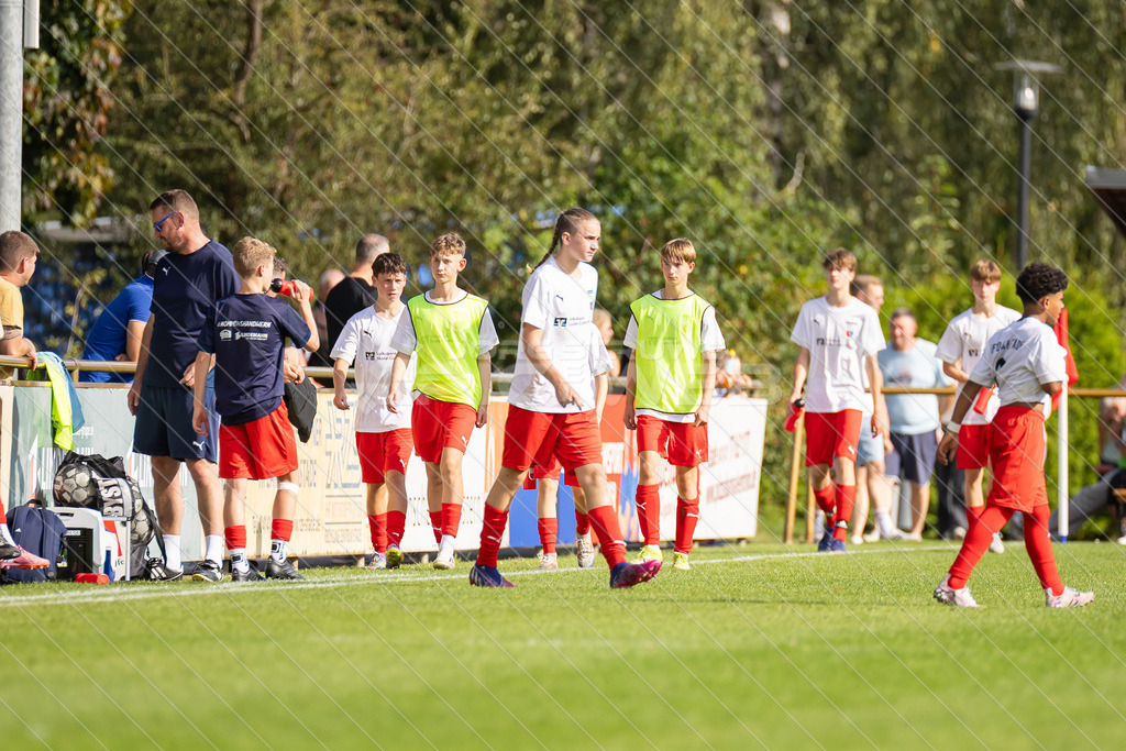 20250920_Picselweb-Fotografie_1R3_0943 | JFV D/A &amp; Stade - VfB Oldenburg0:1 VfB no70:2 VfB no70:3 VfB JFV Eigentor0:4 VfB no70:5 VfB no71:5 JFV no3 Jaric Jimenez-Voss2:5 JFV no9 Janko Sylvester3:5 JFV no16 Damian Elias Mihro Burekovic - Realisiert mit Pictrs.com