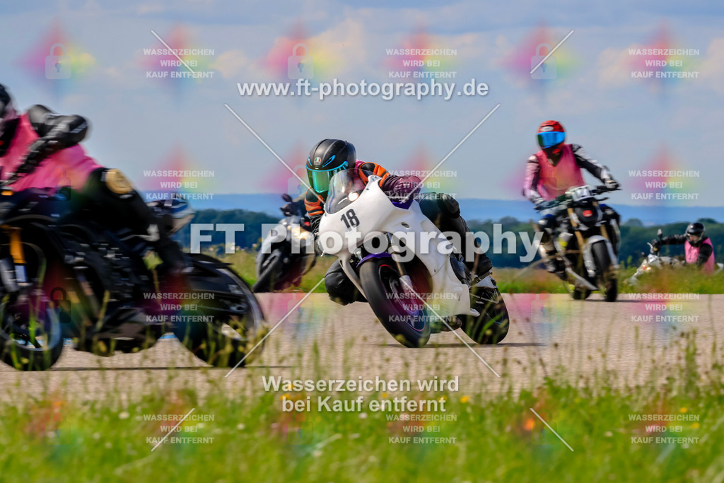 MotoTeam-0858 | Hier findet Ihr Bilder von Touristenfahrten auf der Nürburgring Nordschleife oder von anderen Veranstaltungen die ich besucht habe. Viel Spass beim Durch Schauen 