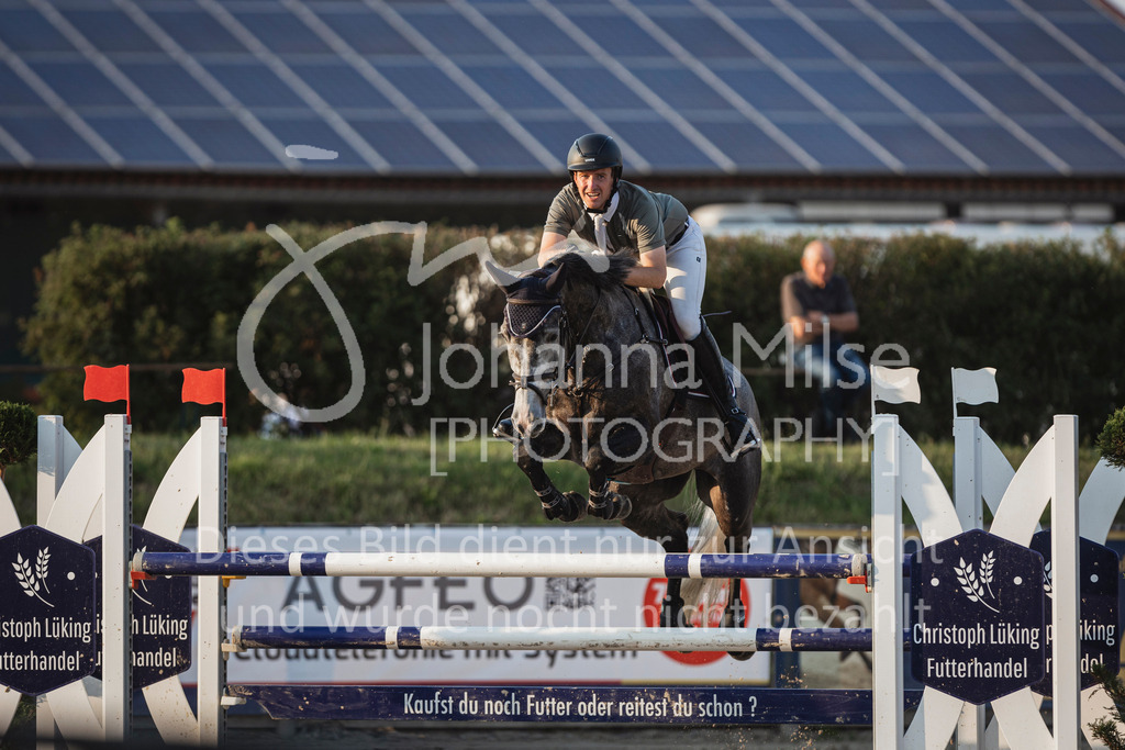 240627_LüPfSpTa_M1-Spr-335 | Deine schönsten Turniermomente als professionelle Fotos! Entdecke hochwertige Pferdesport-Fotografie im Online-Shop. Jetzt Fotos finden & bestellen!