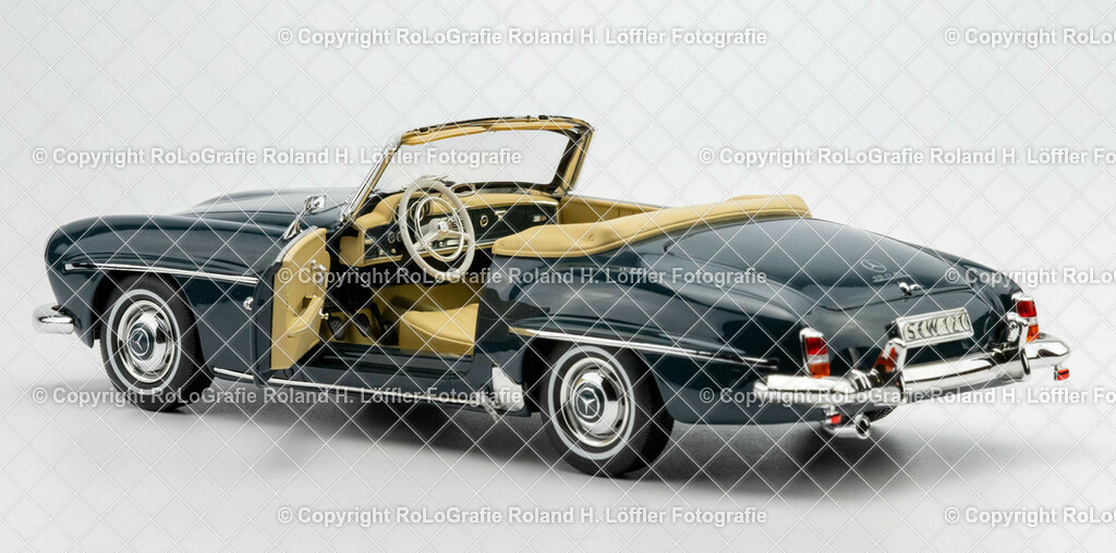 Fahrzeug_27 | Modellfahrzeug in Modellandschaft - Realisiert mit Pictrs.com