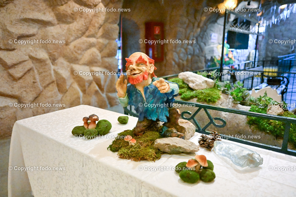 Poestlingberg_ Grottenbahn_ 26.02.2024-2 | 26.02.2024, Poestlingberg, Grottenbahn, AUT, Grottenbahn, Poestlingberg im Bild Fundzwerg - dieser Zwerg wurde am Tor anonym abgegeben, es handelt sich um einen original Zwerg, aber niemand weiss woher dieser stammt