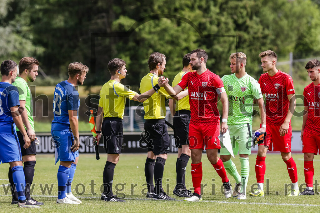 2023-07-08_017_FC_Langengeisling_gegen_TSV_Buchbach | Erding, Deutschland, 08.07.2023:
Fußball, Bezirksliga Oberbayern Ost 2023 / 2024, Testspiel, FC Langengeisling gegen TSV Buchbach, Endergebnis: 0:6

Torwart Christian Brader (FC Langengeisling, #1), Hannes Dornauer (FC Langengeisling, #33), Schiedsrichter Dr. Markus Huber, Philipp Walter (TSV Buchbach, #6), Torwart Ludwig Zech (TSV Buchbach, #1), Maximilian Manghofer (TSV Buchbach, #4)

Foto: Christian Riedel / fotografie-riedel.net