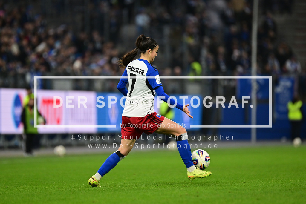 Fußball I Frauen I Saison 2025-2026 I Bundesliga I 10. Spieltag I Hamburger SV - 1. FC Nürnberg I 48717 | Einzelfoto, Freisteller, Einzelbild, Cut-out, isoliertes Motiv, Sportaufnahme, Nahaufnahme, freigestellt, freigestellte Aufnahme, Aufnahme, Einzeln: Vildan Kardesler (7, Hamburger SV) - Realisiert mit Pictrs.com