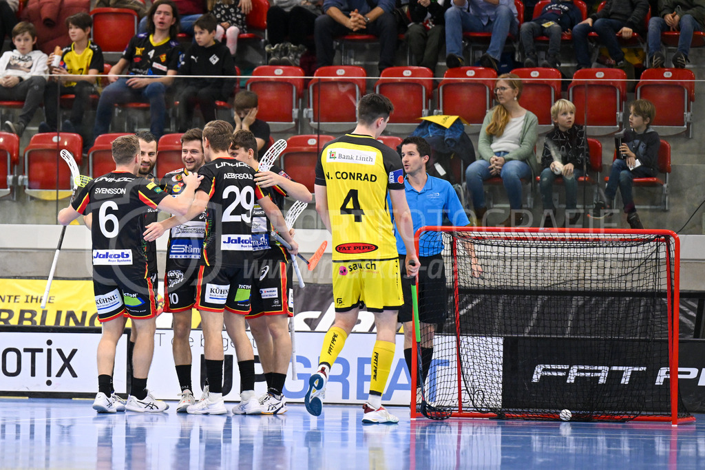 HC Rychenberg vs Tigers Langnau - 11. Dezember 2022 | HC Rychenberg vs Tigers Langnau
AXA Arena, Winterthur
Kevin Kropf (#10 Tigers Langnau) erzielt das 1:4.
Bild: Sportfotografie Markus Aeschimann | www.markus-aeschimann.ch - Realisiert mit Pictrs.com