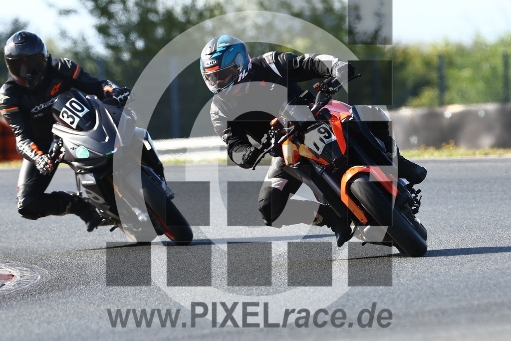 0079-20240910_05922 | Schöne Erinnerungen an spannende Momente - das festzuhalten ist unser Job. PIXELrace.de ist seit 2003 auf den Rennstrecken Europas unterwegs um die Action draußen beim Fahren und die wunderbare Stimmung imm Fahrerlager für euch einzufangen.