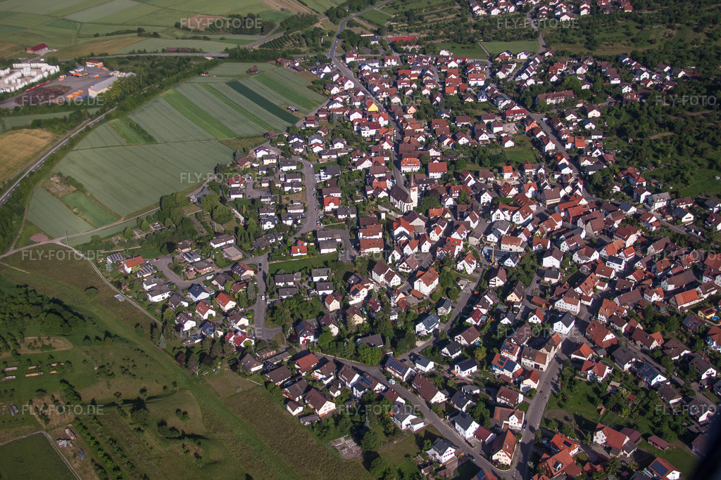 Luftbild: Dorfansicht im Ortsteil Kayh in Herrenberg im Bundesland Baden-Württemberg in Deutschland. Foto: IMG_67739.jpg vom 09.06.2014 durch Werner Riehm/FLY-FOTO.de