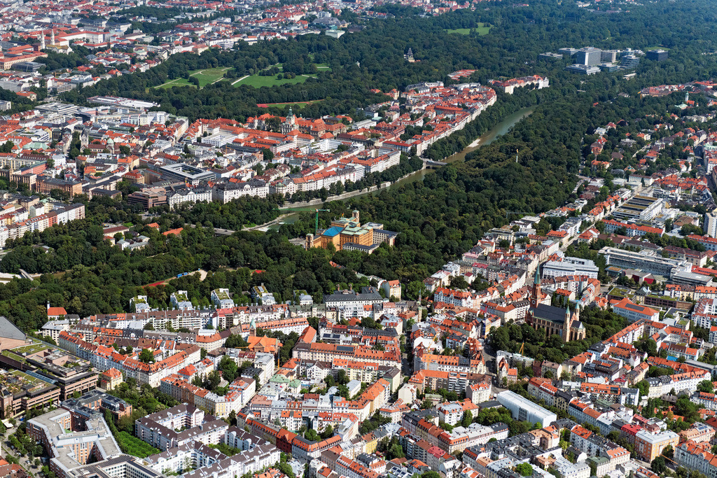 dr__0048471.jpg | MüNCHEN 19.07.2024 Innenstadtbereich im Stadtgebiet Au-Haidhausen an der Steinstraße in München im Bundesland Bayern, Deutschland. // Cityscape of the district Au-Haidhausen on street Steinstrasse in Munich in the state Bavaria, Germany. Foto: Daniel Reiter