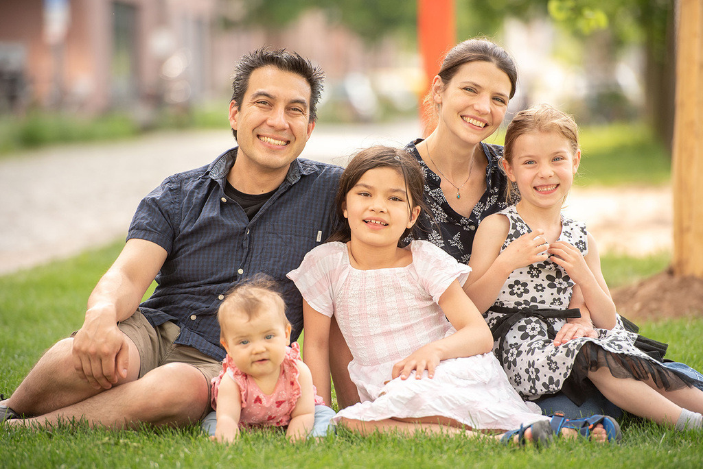 Galerie-Familie (24) | Mein Name ist Arkadius. Ich fotografiere Ihre Hochzeit in Frankfurt und im Umkreis von 200 km. Als Fotograf bin ich noch bekannt im Bereich Business- und Modefotografie.