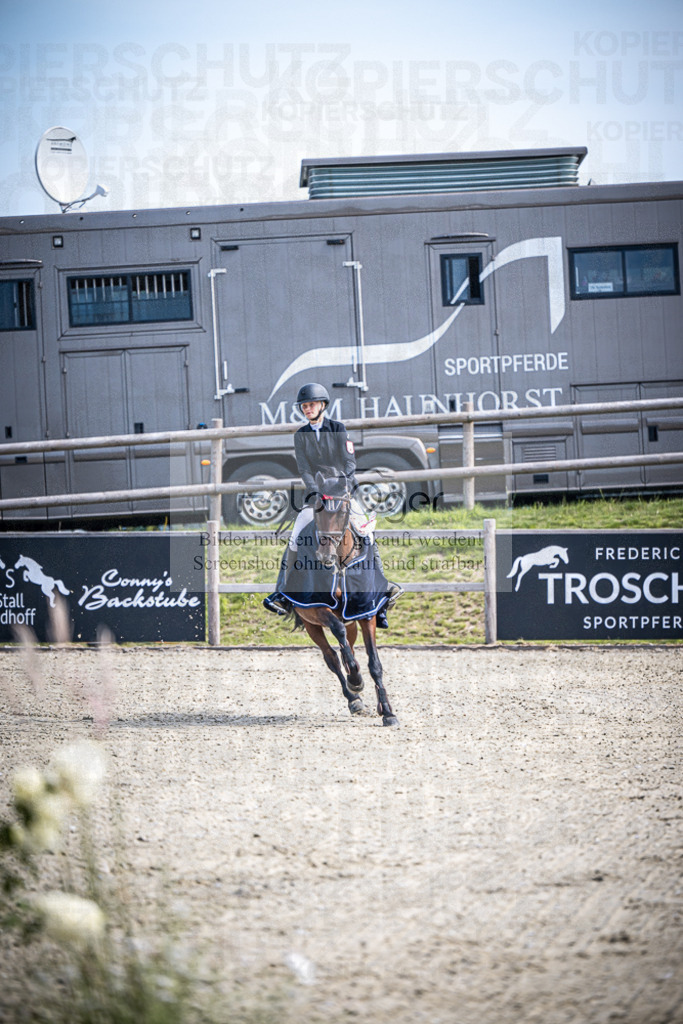 DOS_0644 | Entdecke hochwertige Reitturnierfotos von Foto Oger. Professionell, emotional und authentisch – jetzt Lieblingsmomente im Shop bestellen.Deutschlandweite Turnierfotografie. - Realisiert mit Pictrs.com