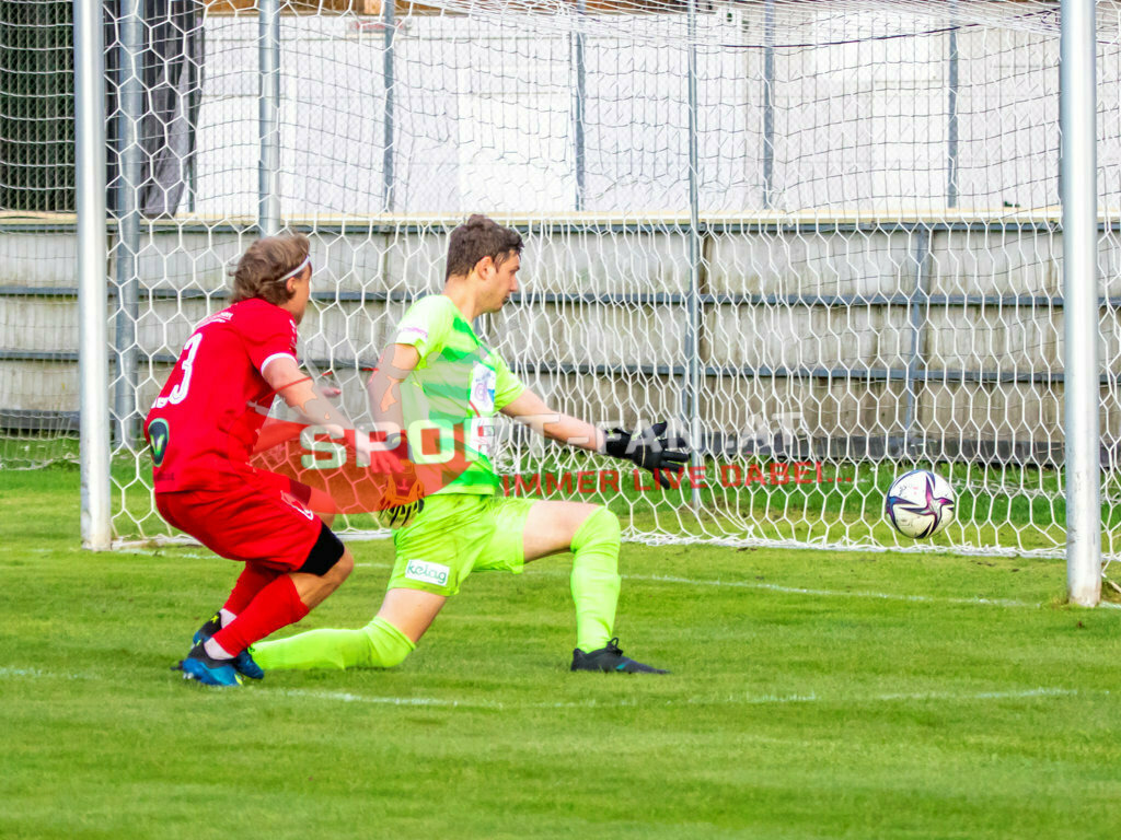 TSV Grafenstein - SK Maria Saal | Lukas Sadnik (TSV Grafenstein #23) Alexander Moll (SK Maria Saal #1) TSV Grafenstein - SK Maria Saal am 02.08.2022 in Grafenstein
(Sportplatz), AUSTRIA, (Photo by Ernst Krawagner sport-fan.at),  - Realisiert mit Pictrs.com
