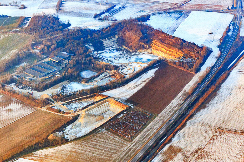 Vue aérienne: Eska - Derichebourg Environnement en hiver avec de la neige à Riedseltz dans le département Bas Rhin, France – .Photo: IMG_096373.jpg prise le 21/01/2017 par Werner Riehm/FLY-FOTO.eu – Résolution de l'original: 5472 x 3648 px