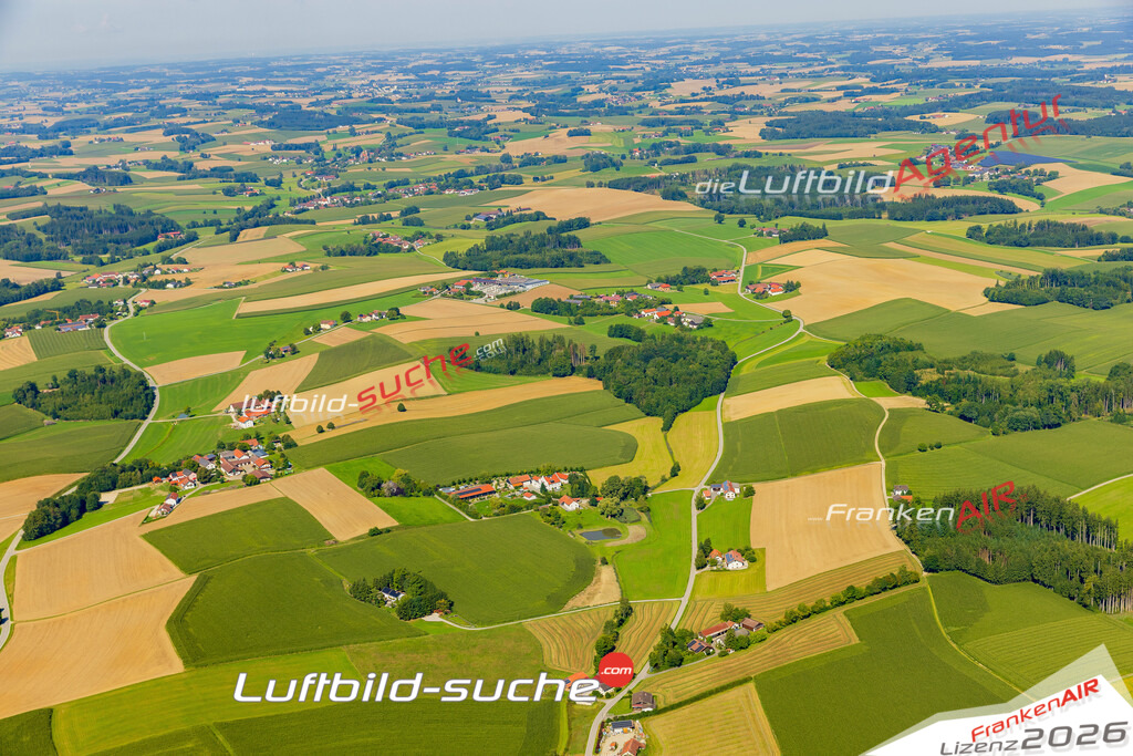 Schöne Luftaufnahme als Geschenk in Irl Oberbergkirchen - Die Luftbildaufnahme wurde 2025 vom UL-Flugzeug heraus erstellt ( keine Drohne ) - Hochauflösende Luftaufnahme -Nicht vergleichbar mit Google Maps oder Satelittenbilder- Die Geschenkidee !Mit Lizenz und Bildrechte bestellbar