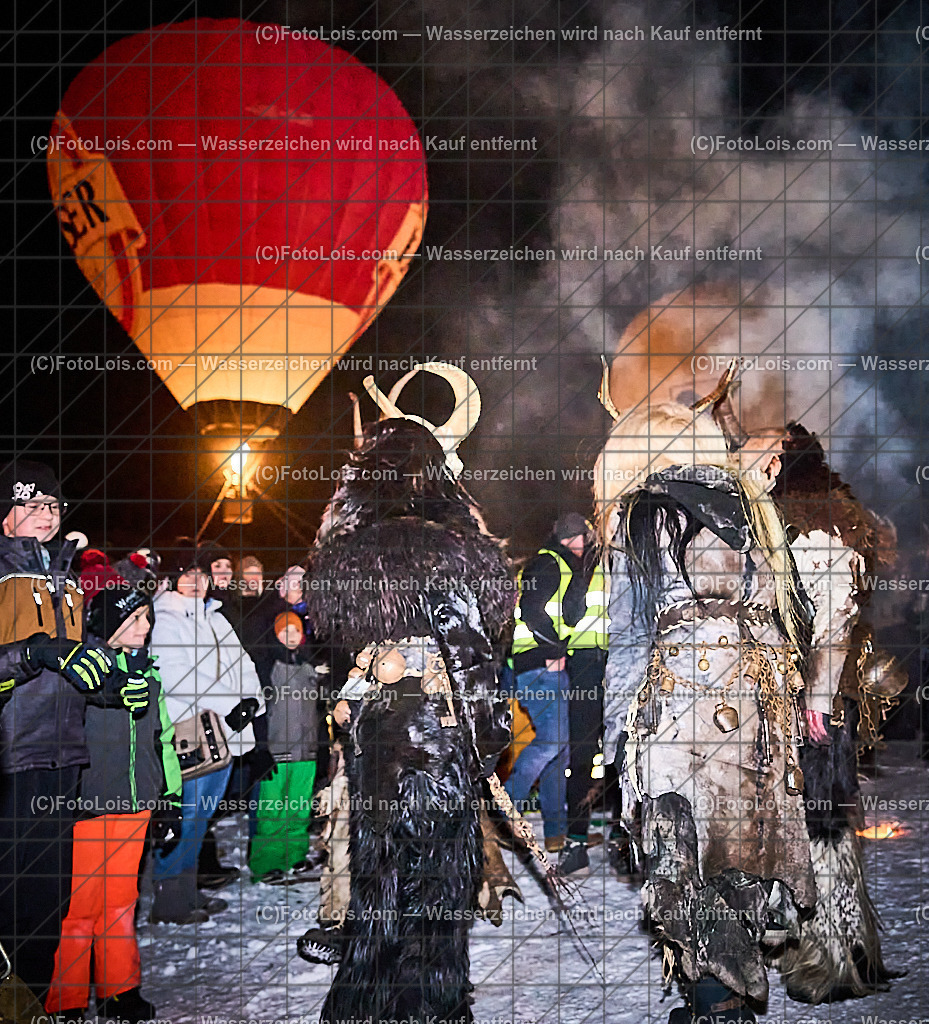 _ALP8357_NACHTderBALLONE_Lackenhof_Gaminger Oetscherteufel | ... mit dem Ballonsportclub Ötscherland aus Wieselburg, der Bergrettung Lackenhof mit einer Schauübung, der Perchtengruppe 'Gaminger Ötscherteufeln' und dem Musikverein Lackenhof, die Ballonfahrer spendeten ihre Gage in diesem Jahr dem schwer verunglückten Gerald Bernreiter alias 'KLEX' der erst nach der ReHa und einem Umbau seines Hauses in Lackenhof frühestens im Mai 2026 wieder nach Hause kommen kann, So 28. Dezember 2025.