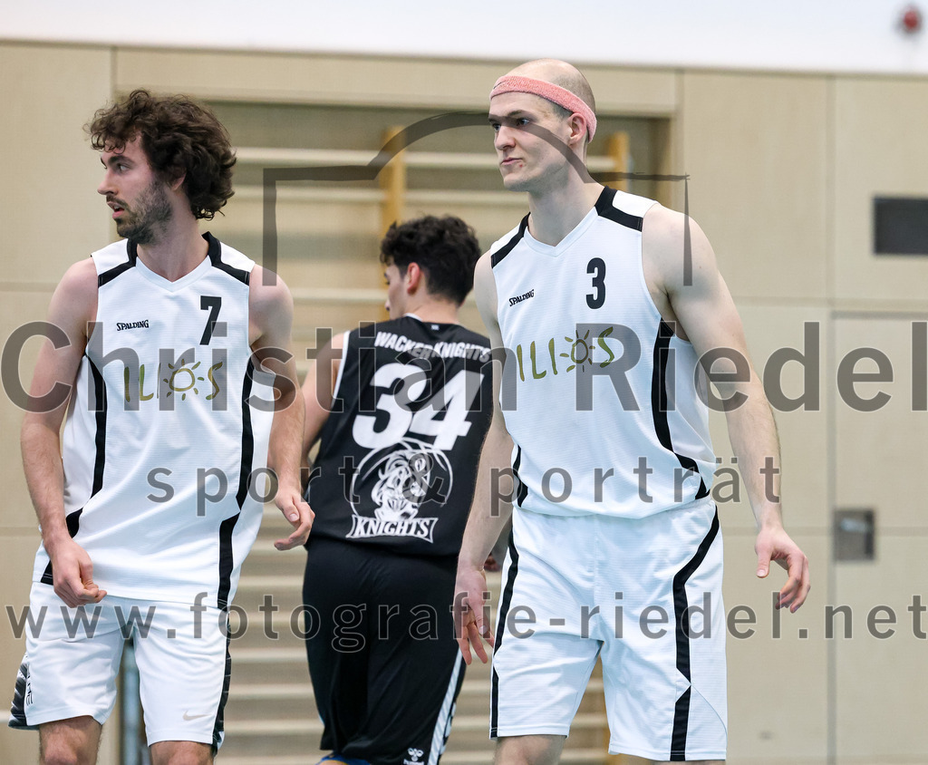 2023-03-26_017_TSV_Vaterstetten_gegen_Wacker_Knights_Burghausen | Vaterstetten, Deutschland, 26.03.2023:
Basketball, Bayernliga Herren Südost 2022 / 2023, 17. Spieltag, TSV Vaterstetten gegen Wacker Knights Burghausen, Endergebnis: 

Luca Maurice Kohll (TSV Vaterstetten, #7), F. Sutur (TSV Vaterstetten, #3)

Foto: Christian Riedel / fotografie-riedel.net