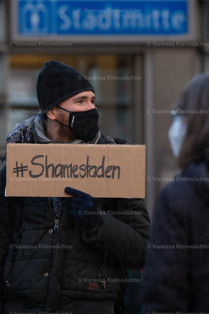 201120 StopHeimstaden MindSpace-12 | Mit Musik und einer "Wall of shame" aus Umzugskartons fordern Mieter*innen der von Heimstaden gekauften Häuser am 20.11.2020 vorm Büro des Schwedischen Immobilien-Investors die Ausübung des städtischen Vorkaufsrechts. - Realisiert mit Pictrs.com