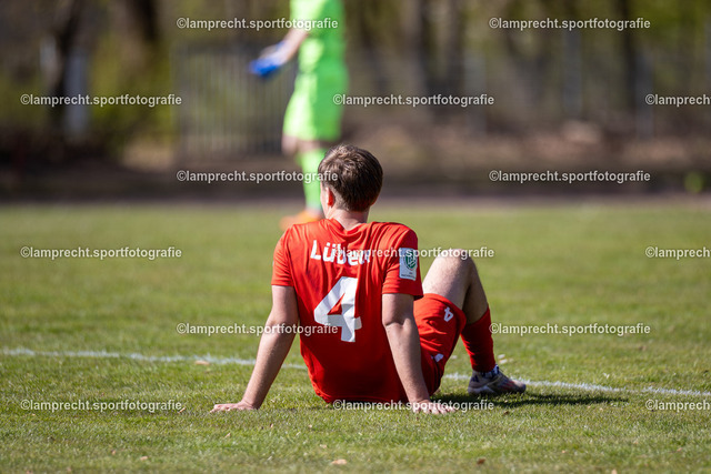 Fußball I Junioren I Saison 2025-2026 I DFB-Nachwuchsliga I 8. Spieltag I JFV Lübeck - 1. FC Magdeburg 209 | Taylan Batur (4, JFV Lübeck) - Realisiert mit Pictrs.com