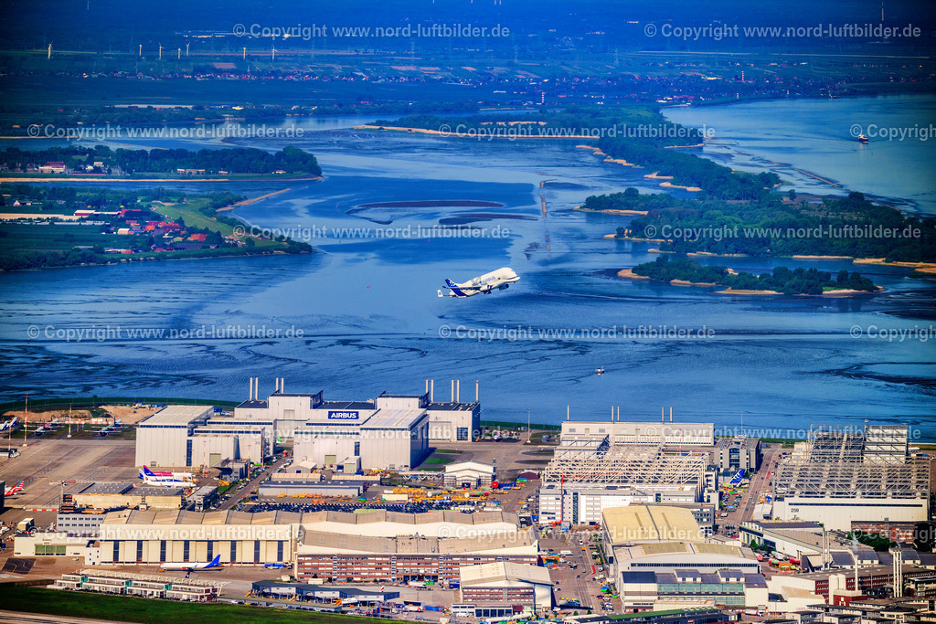 Hamburg_Finkenwerder_Airbus_Beluga_Xl_Im_Abflug_ELS_5597090525 | HAMBURG 09.05.2025 Startvorgang auf dem Werksflughafen einer XL " Beluga " von Airbus auf dem Produktionsgelände Airbus Finkenwerder in Hamburg. Weiterführende Informationen bei: Airbus SE. // Take-off process at the factory airport of an Airbus XL "Beluga" on the Airbus Finkenwerder production site in Hamburg. Further information at: Airbus SE. Foto: Martin Elsen