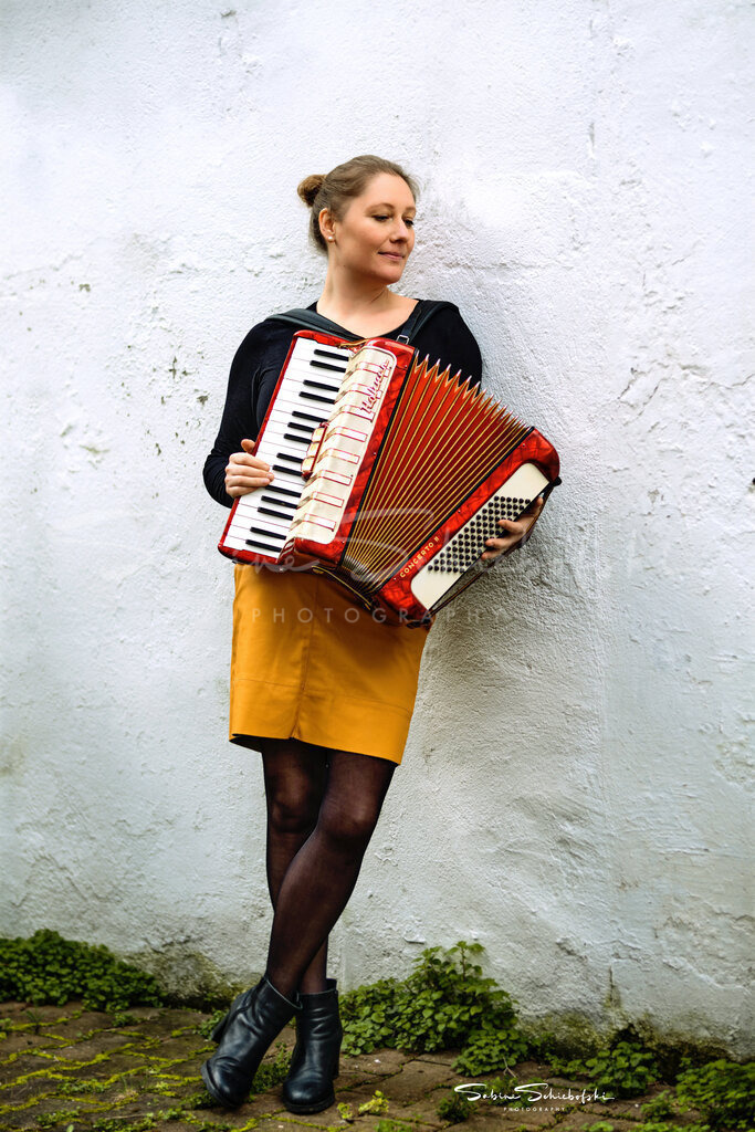 "Undine" | People- und Tierfotografie, Imageaufnahmen, Veranstaltungsfotografie und Wandbilder aus der Natur ★ Made in Germany ✔️ Druck + Downloads ✔️ Naturfotografie in Top Qualität ★ schneller Versand, weltweite Lieferung! - Realisiert mit Pictrs.com