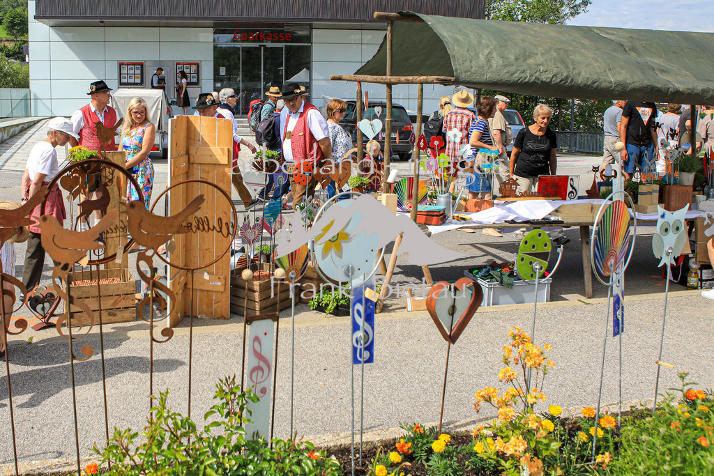OE7A3778 | der Kunsthandwerkermarkt am Pfingstsonntag, bereits am frühen Vormittag gut besucht