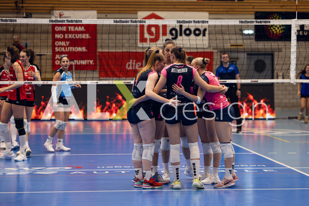 Volleyball I Frauen I Saison 2025-2026 I Volleyball NLA | Women I Round 14 I VC Kanti Schaffhausen - NLZ Volleyball Academy Zürich I 16.01.2026 | NLZ Volleyball Academy Zürich - Spielerinnenkreis - Realisiert mit Pictrs.com