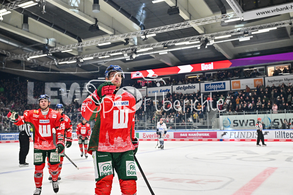 Augsburger Panther - Schwenninger Wild Wings | AUGSBURG, GERMANY - 02. JANUARY: Jubel der Panther nach dem Treffer zum 4-0 durch Thomas SCHEMITSCH (Augsburger Panther 62) / Tor / Torschuetze / Freude / Happy während dem Match zwischen den Augsburger Panthern und den Schwenninger Wild Wings am 35. Spieltag der Penny DEL im Curt Frenzel Stadion