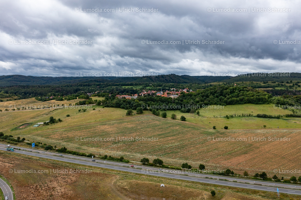 10049-51989 - Landschaft bei Heimburg | Stockfoto und Bilderpool mit Bildmaterial aus Deutschland, dem Harz, Halberstadt, Quedlinburg, Wernigerode und weltweit. Qualitativ hochwertige und professionelle Fotos anschauen und kaufen. - Realisiert mit Pictrs.com