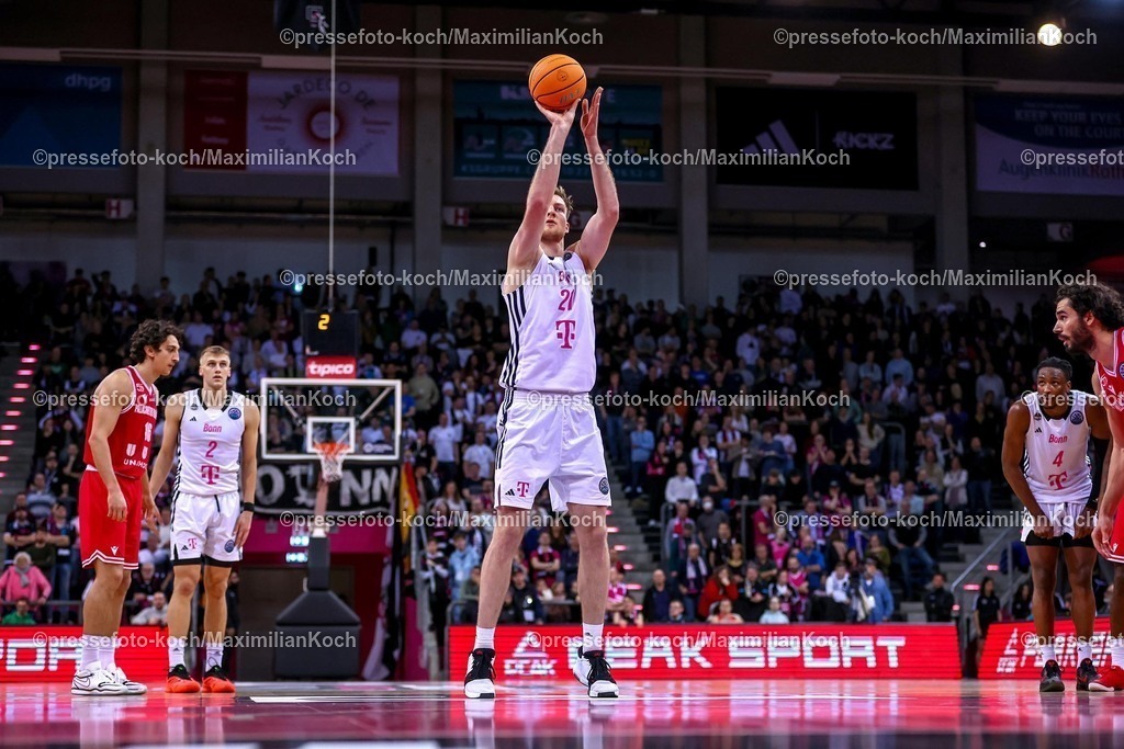BCL08012501080 | 08.01.2025, Basketball Champions League, 1. Spiel Play-In, Telekom Baskets Bonn - Pallacanestro Reggiana, Telekom Dome: Lars Thiemann (Telekom Baskets Bonn #21)