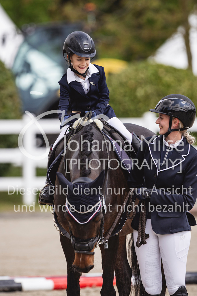 260509_PfSpTa_16_Führzügel-WB-627 | Deine schönsten Turniermomente als professionelle Fotos! Entdecke hochwertige Pferdesport-Fotografie im Online-Shop. Jetzt Fotos finden & bestellen!