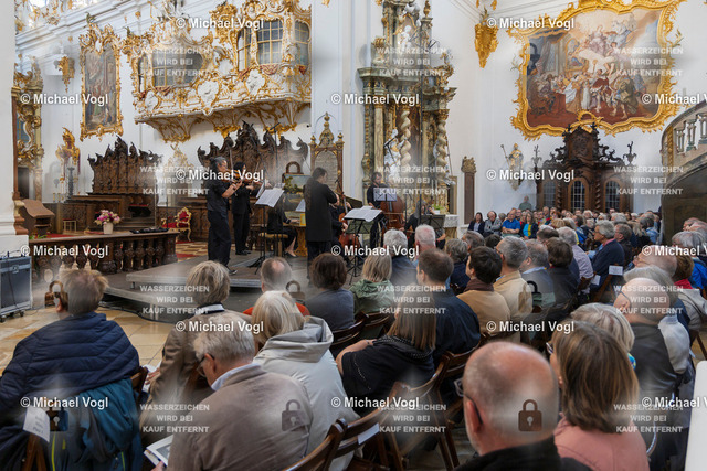 TAM25_K.10__Michael-Vogl_036_6152 | Tage Alter Musik Regensburg K.10 Basilika Unserer Lieben Frau zur Alten Kapelle The Beggar’s Ensemble (Frankreich) Elite de bons mots Meister des französischen Barocks Rameau – Royer – Boismortier – Leclair Augustin Lusson Solovioline, Leitung Foto: Michael Vogl