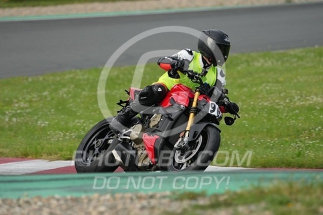 2024_06_21_PBK_22643 | Sportfotografie; SlowMotion; Video; Rennstrecke; Hafeneger; Speer; Racing; RSE; BMW; CBO; Trackday; Motorsportarena; Hockenheimring; Brno; Most; Barcelona; Valencia