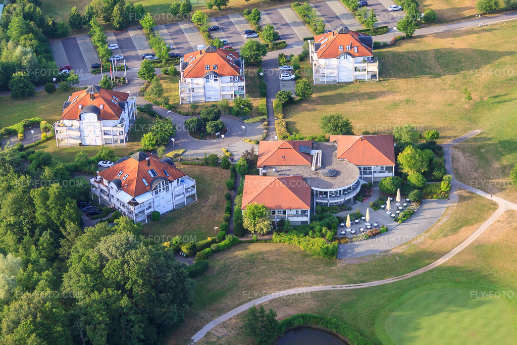 Aerial view: Restaurant du Golf Le Panorama at the Baden-Baden Golf Club Soufflenheim in Soufflenheim in the state Bas-Rhin, France. – Photo: IMG_30493.jpg taken on 07/09/2010 by Werner Riehm/FLY-FOTO.com – Resolution of the original: 4752 x 3168 px – Restaurant du Golf Le Panorama Soufflenheim