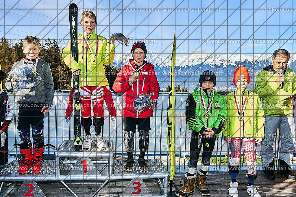 ALP1395_Patscherkofel_FischerCup-RTL_Siegerehrung | (C)FotoLois.com, Alois Spandl, FischerCup-RTL, Kinder-/Schüler-Rennen auf der Heiligwasserwiese am Patscherkofel, SkiClub Innsbruck Patscherkofel (SCIP), Fr 30. Dezember 2022.