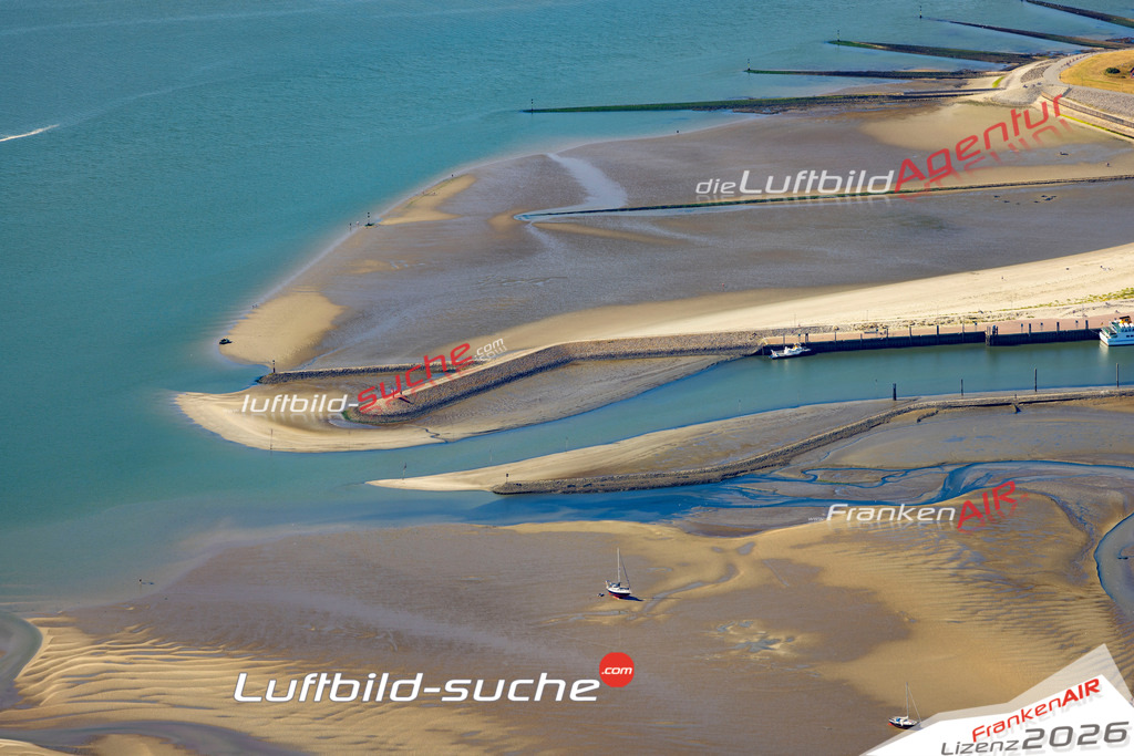 Aktuelles Luftbild von  Baltrum - Die Luftaufnahme wurde 2022 mittels UL-Flugzeug erstellt ( keine Drohne ) - hochauflösende Kamera-Systeme von  Canon -Beste Qualität - Für grossformatige Ausdrucke geeignet. Die Geschenkidee !