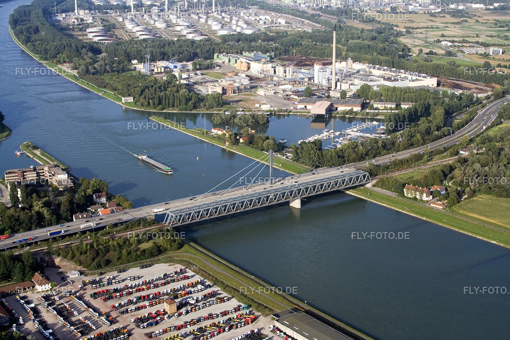 Rheinbrücken Maxau | Luftbild: Rheinbrücken Maxau im Ortsteil Maximiliansau in Wörth im Bundesland Rheinland-Pfalz in Deutschland. Foto: IMG_7879.jpg vom 12.09.2007 durch Werner Riehm/FLY-FOTO.de - Realisiert mit Pictrs.com