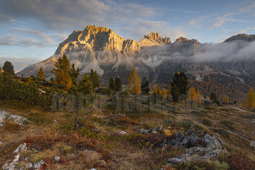 20221010065426-2 | Der Lagazuoi ist ein zweigipfliger Berg in der Fanesgruppe der Dolomiten. Der Große Lagazuoi ist 2835 m s.l.m. hoch, der Kleine Lagazuoi 2778 m.  - Realisiert mit Pictrs.com