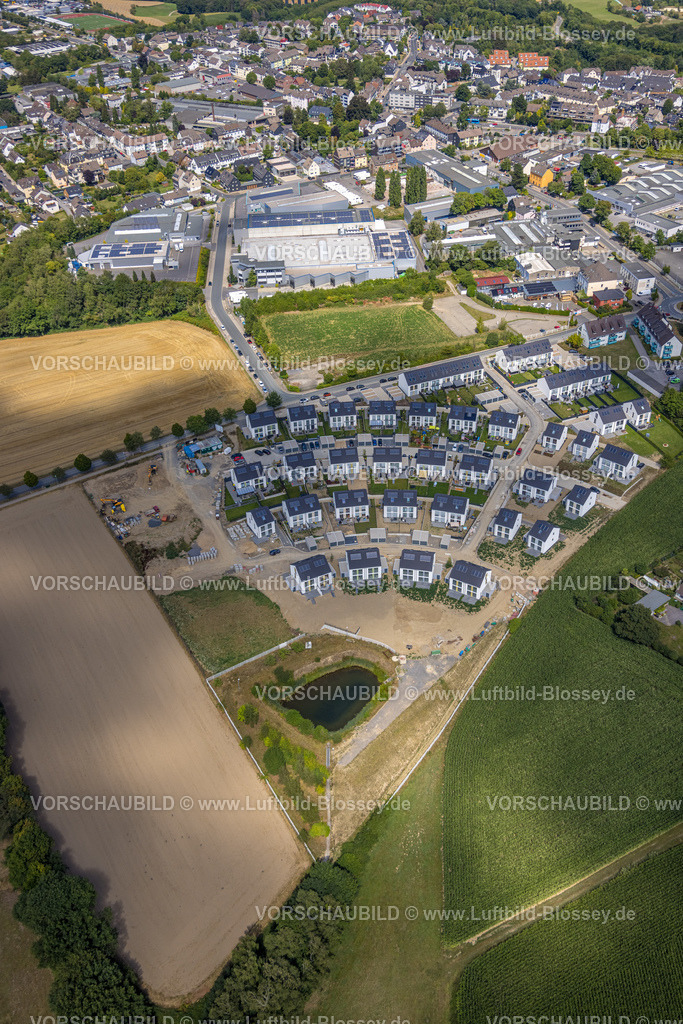 Velbert220803365 | Luftbild, Wimmersberger Südblick Bauprojekt, Ovale Neubau Wohnsiedlung Hannah-Arendt-Straße, Gewerbegebiet Wülfrather Straße, Velbert, Ruhrgebiet, Nordrhein-Westfalen, Deutschland