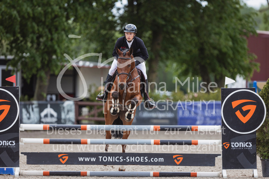 250506_Mühlen_SprPf-A2-307 | Deine schönsten Turniermomente als professionelle Fotos! Entdecke hochwertige Pferdesport-Fotografie im Online-Shop. Jetzt Fotos finden & bestellen!