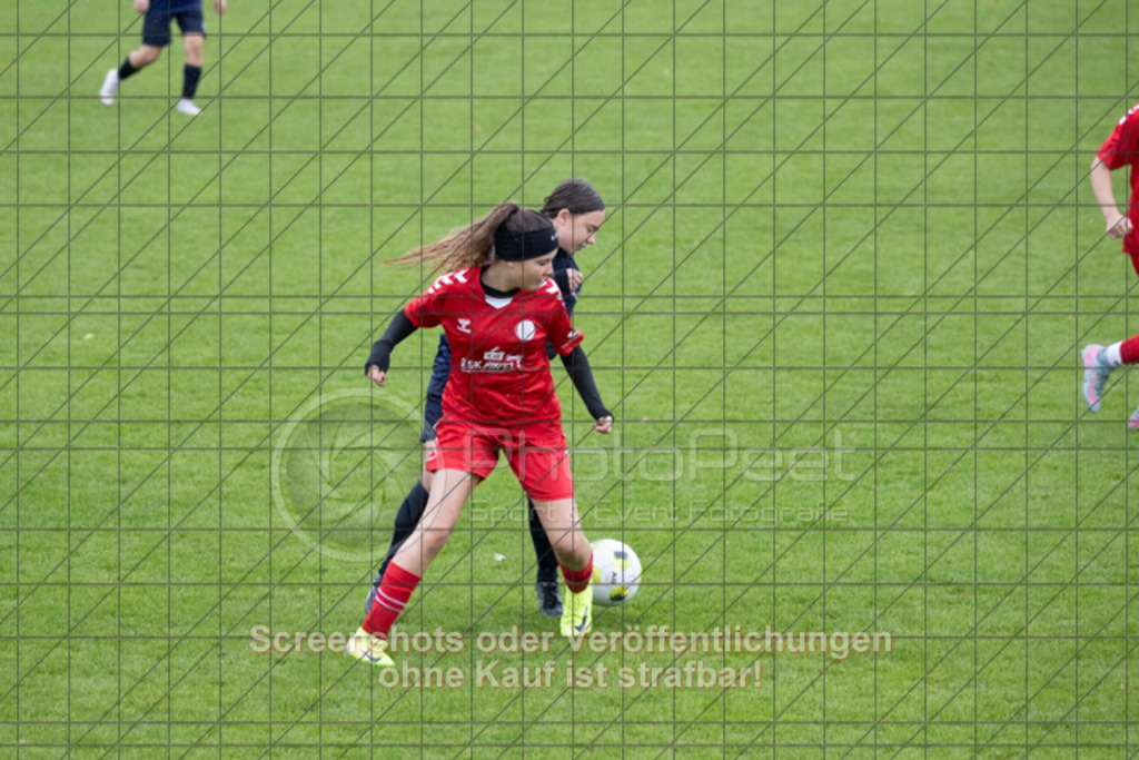 20251004_160100_0080 | #,1.FC Donzdorf (rot) vs. ASV Spartania Eislingen (blau), Fussball, B-Juniorinnen-Verbandsstaffel Nord, wfv, 03. Spieltag, Saison 2025/2026, Rasenplatz, Lautertal Stadion, Süßener Straße 16, 73072 Donzdorf, 04.10.2025 - 16:00 Uhr,Foto: PhotoPeet-Sportfotografie/Peter Harich